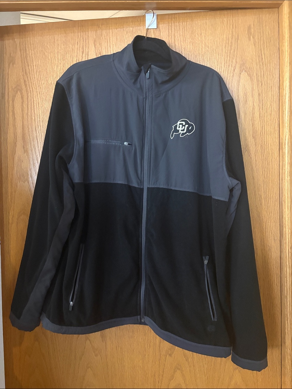 Colosseum Men's Black and Gray Colorblock Lightweight Jacket